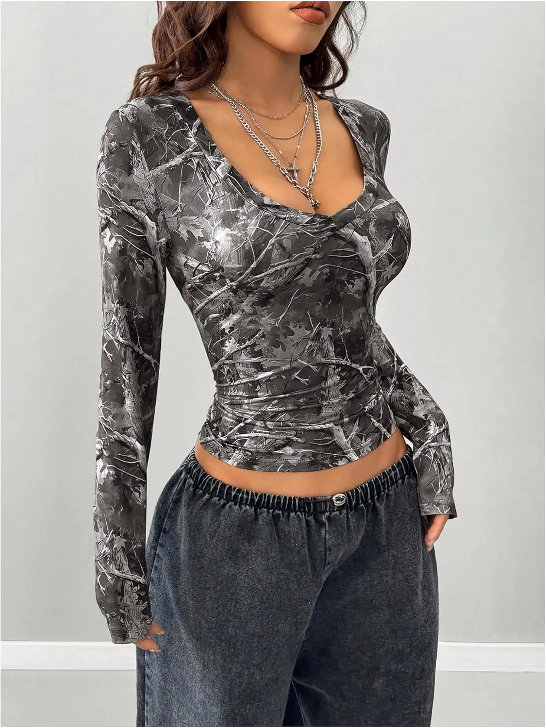 GORGLITTER Women's Y2k Camo Print Ruched Tee Top V Neck Long Sleeve Slim T Shirts